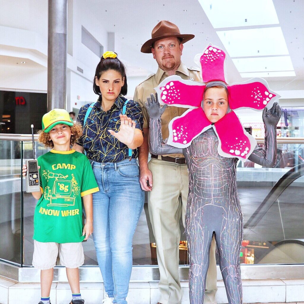 DIY STRANGER THINGS 3 FAMILY HALLOWEEN COSTUMES