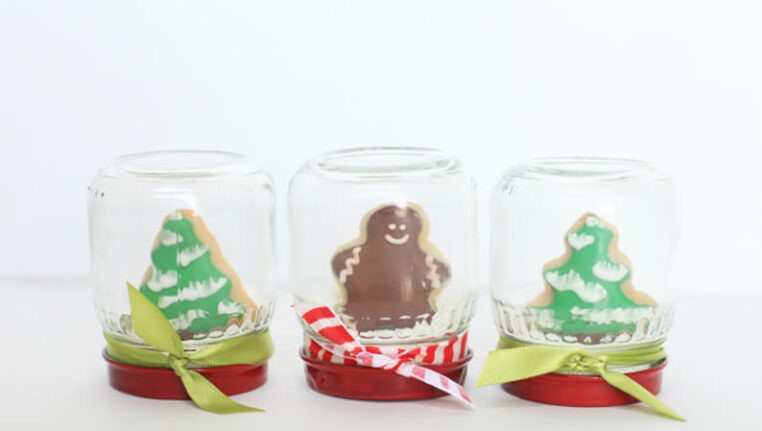 Decorated Mini Cookie Snowglobes fun little treat for favors or gifts