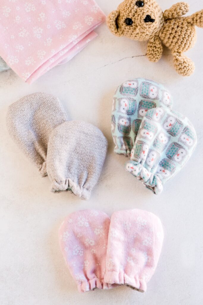 No Scratch Baby Mittens To Keep The Babies Finger Nice And Warm