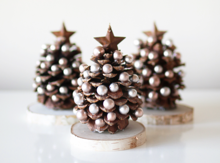 adorable little christmas tree made with pine cones decor for the holiday