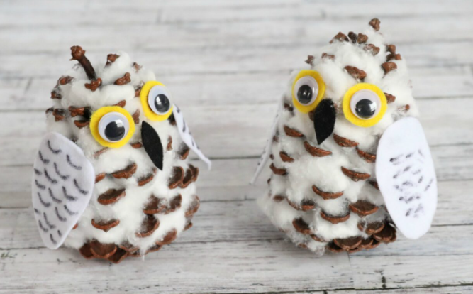 adorable snow owls made with pine cones