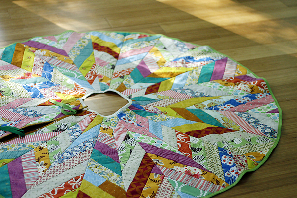 Patchwork Christmas tree skirt