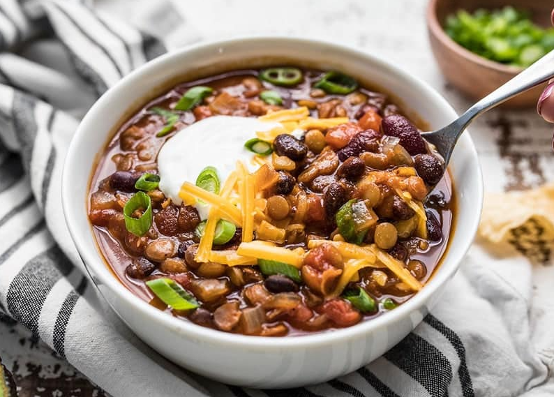SLOW COOKER VEGETARIAN LENTIL CHILI