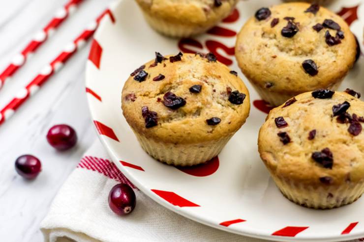 LEFTOVER CRANBERRY SAUCE MUFFINS {EASY HOMEMADE RECIPE} | THANKSGIVING MENU RECIPE IDEA – PERFECT FOR CHRISTMAS AND HOLIDAY PARTIES