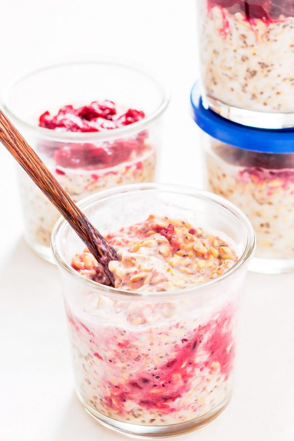 LEFTOVER CRANBERRY SAUCE OVERNIGHT OATS THANKSGIVING HOLIDAY RECIPE