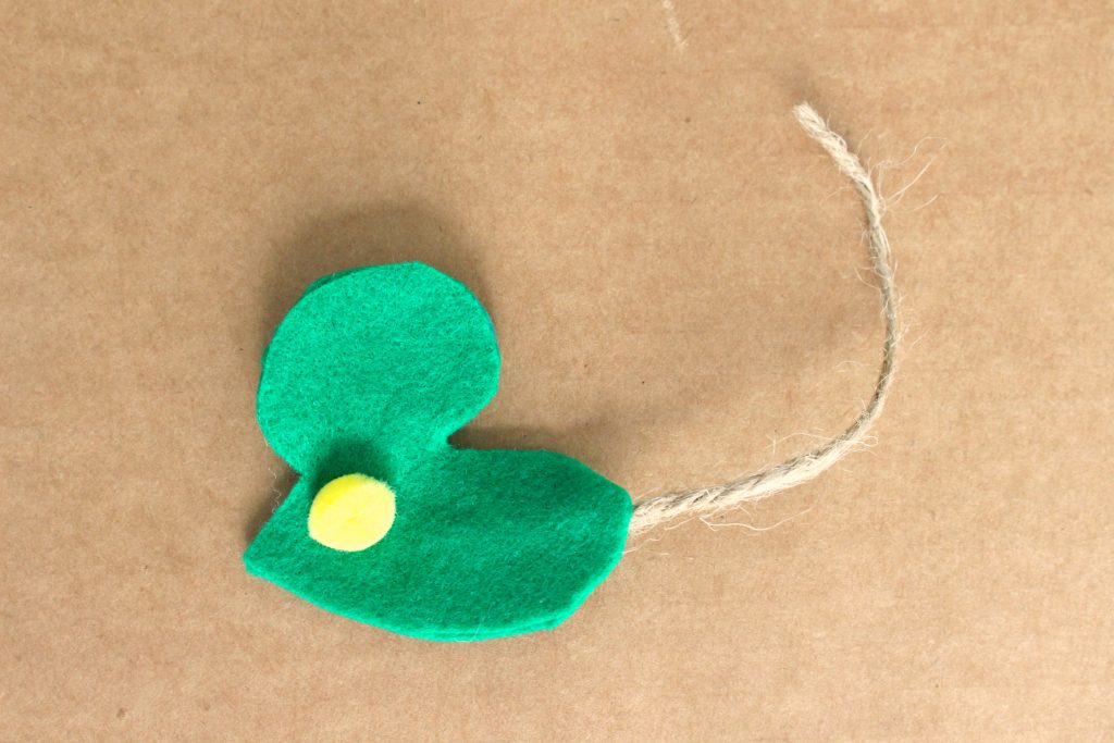 Mouse shaped felt and twine cat toy