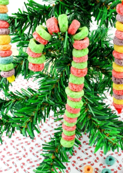 Fruit Loop Candy Cane Easy Christmas Crafts for Kids 