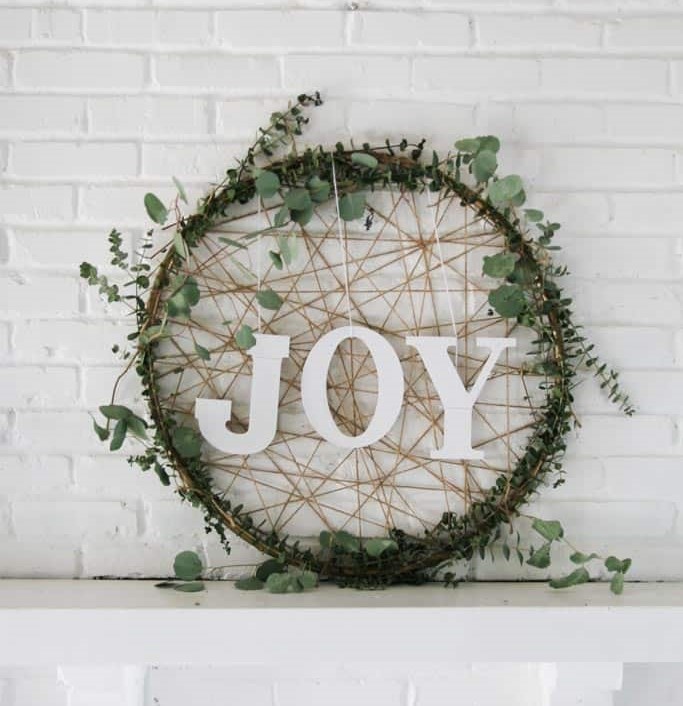 Cute and Unique Giant DIY Christmas Wreath 