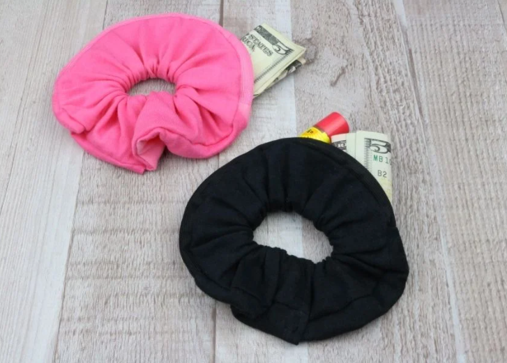 Hidden Pocket Zipper Scrunchie easy cute simple craft