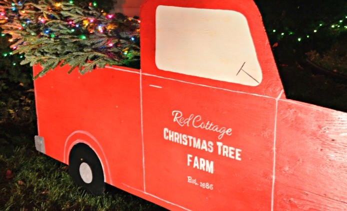 DIY OUTDOOR LIFE SIZE RED TRUCK & CHRISTMAS TREE 