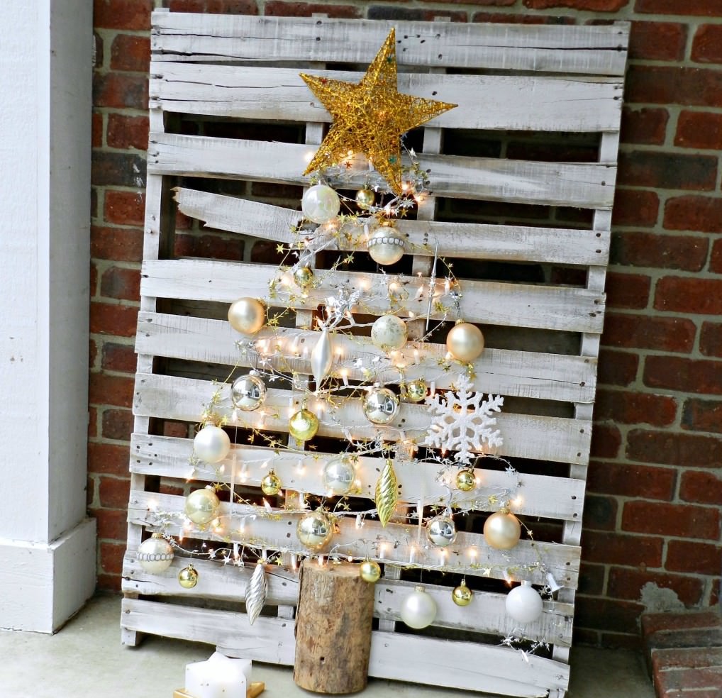 beautiful pallet Christmas tree holiday decor