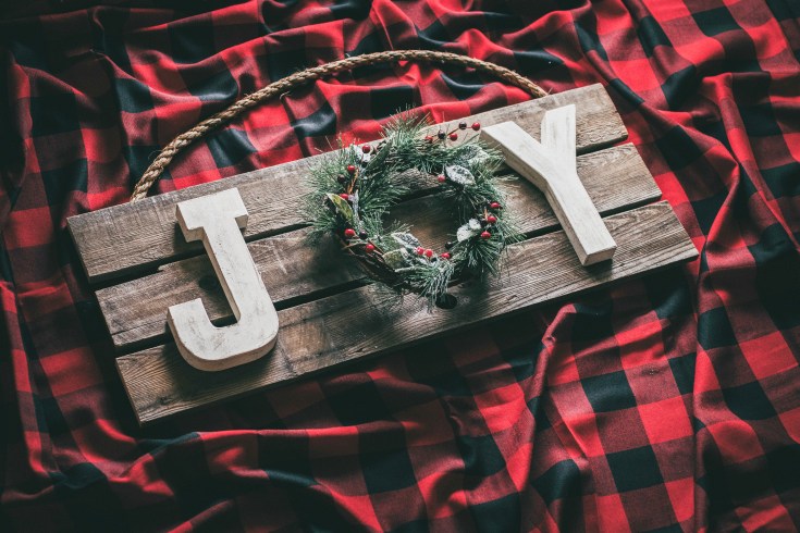 DIY Rustic Christmas Joy Sign Using Pallet Wood