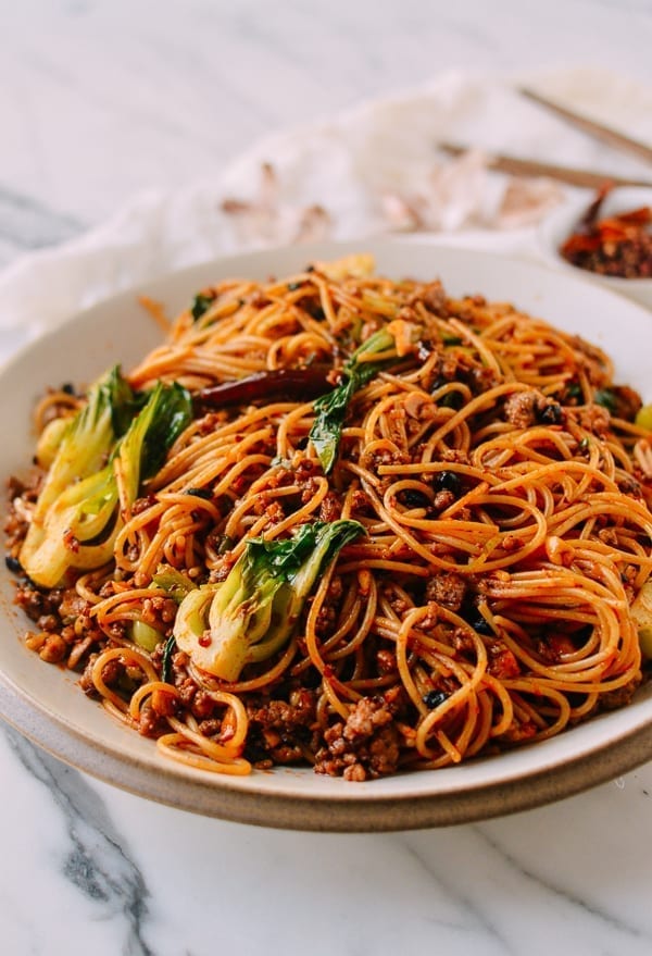 SPICY CRISPY PORK NOODLES MADE WITH SPAGHETTI flavorful and easy dish 