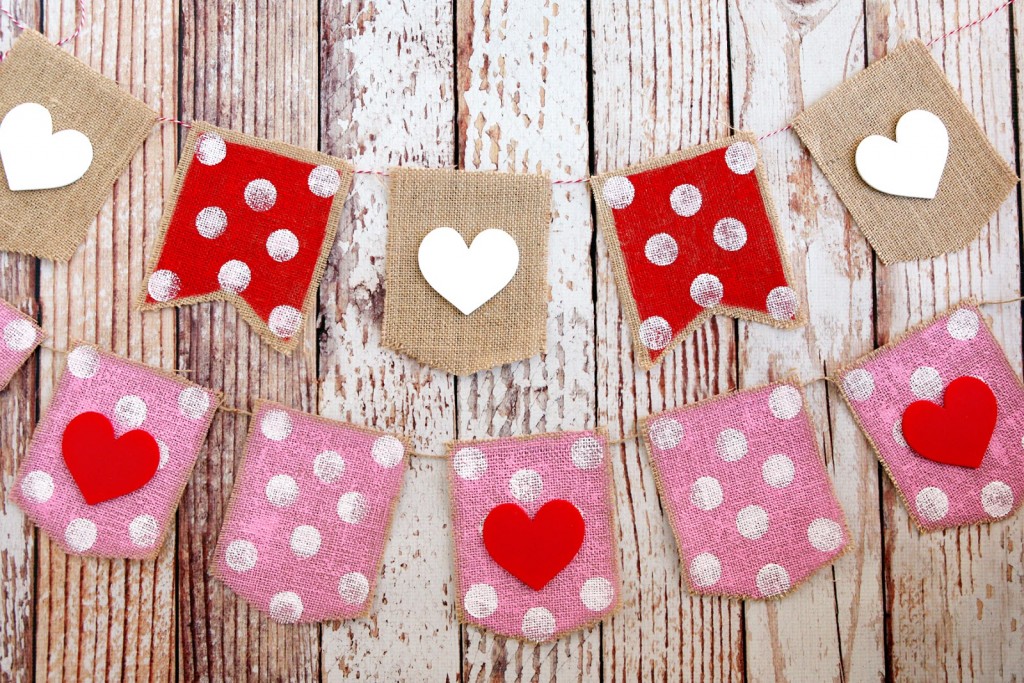 Valentine’s Day Heart Banner Cute and Simple Home Decoration
