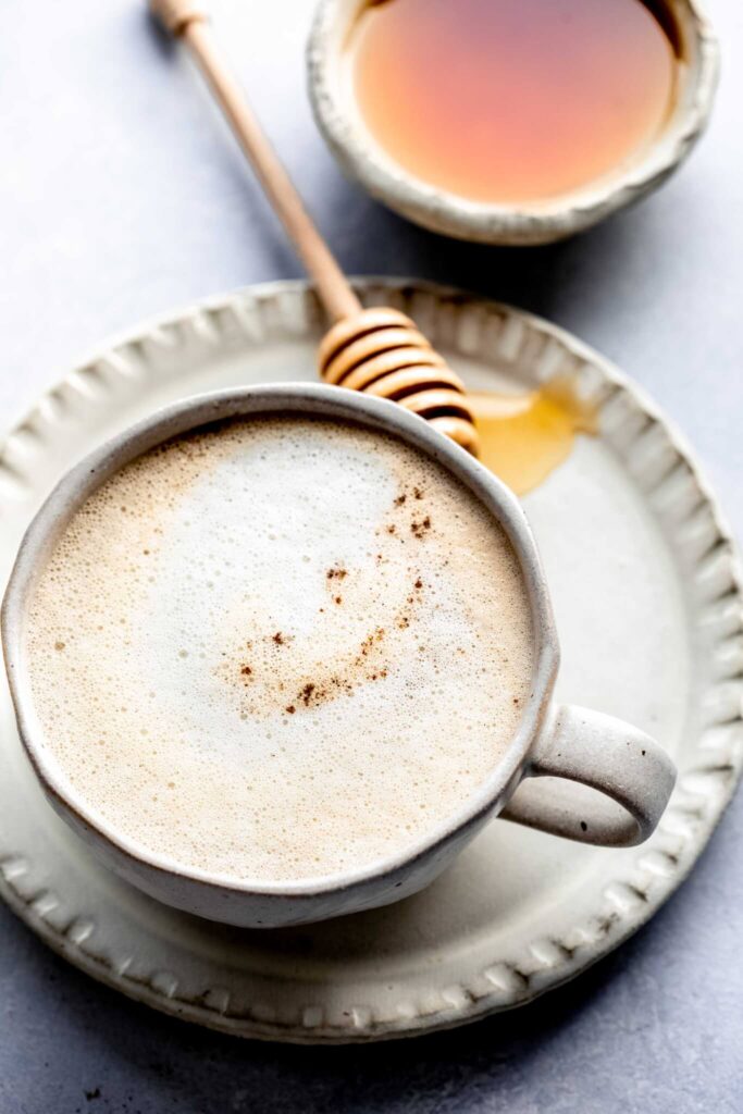 Cardamom latte with honey