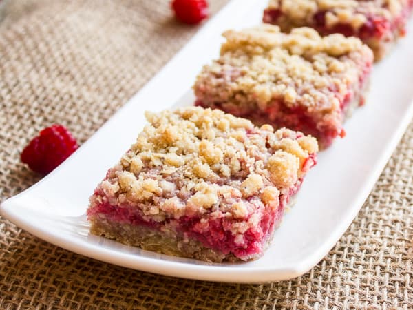 raspberries and oat crumble squares