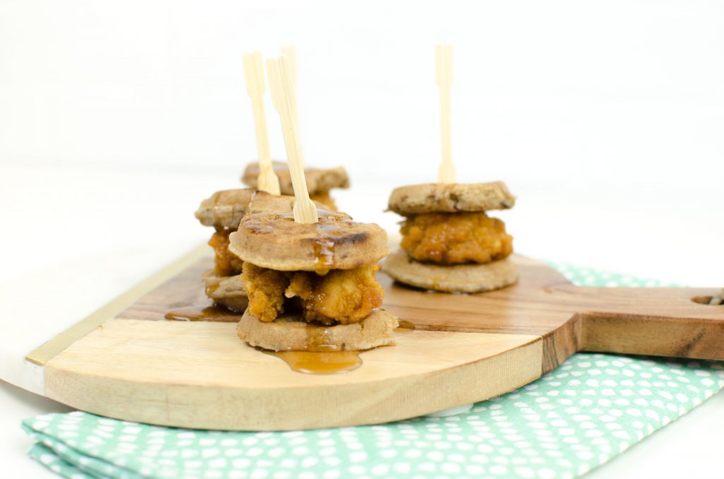 DELICIOUS AND EASY MINI CHICKEN & WAFFLES SLIDERS