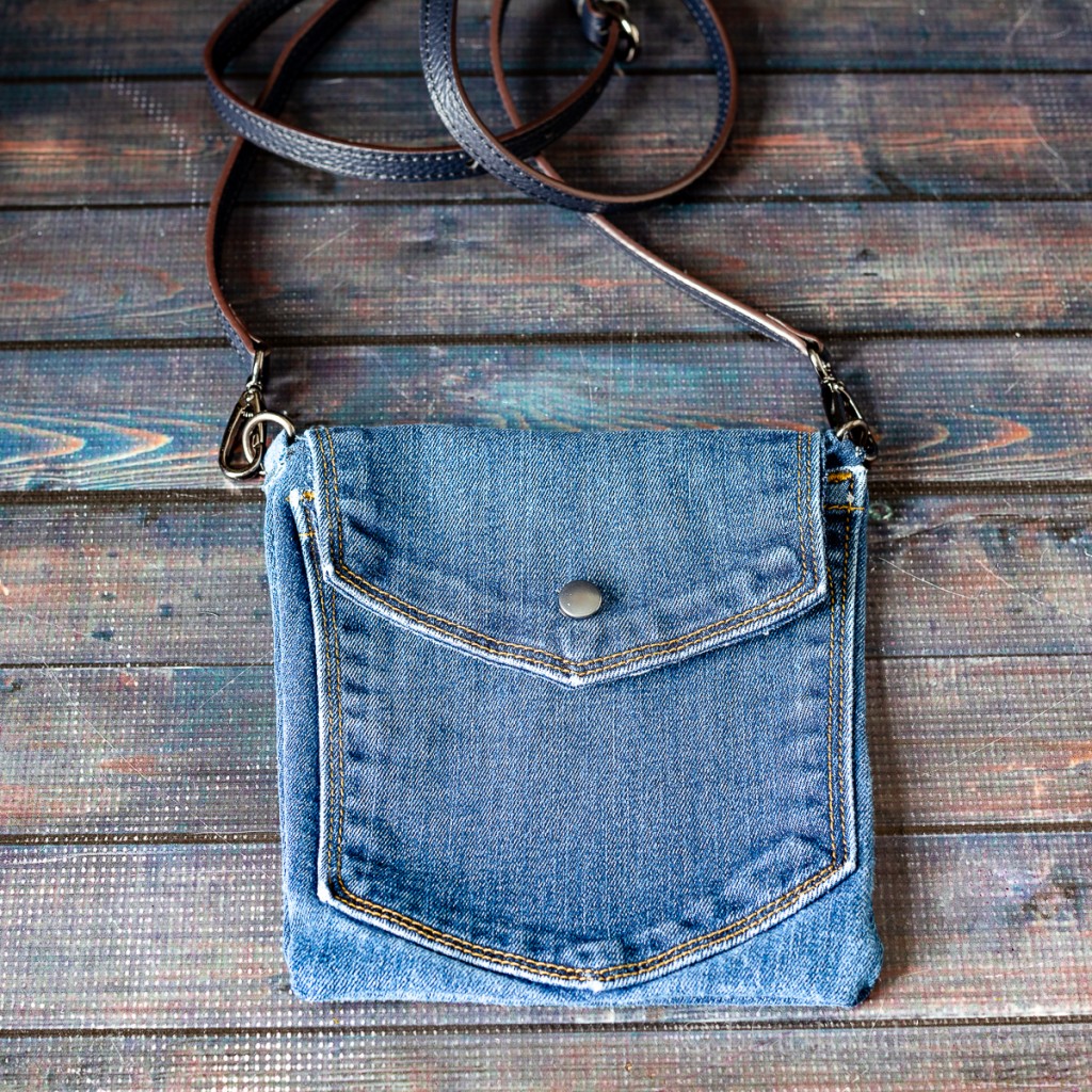 fun and easy DIY Crossbody Bag from Jeans craft