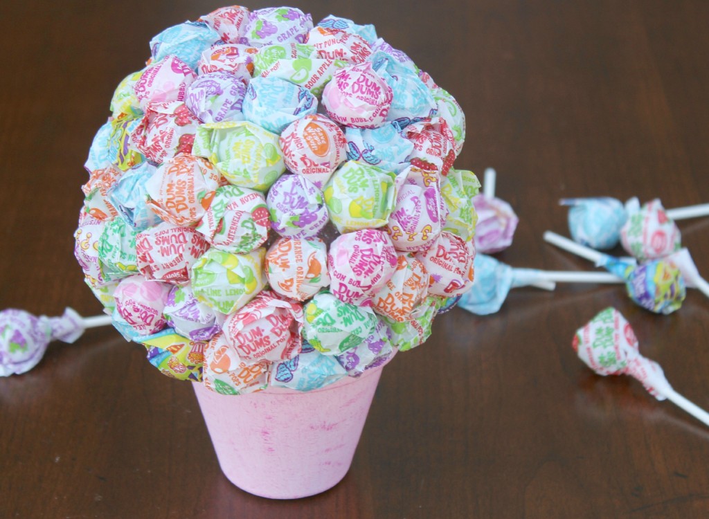 Easy and Inexpensive DIY Lollipop Bouquet For Gifts