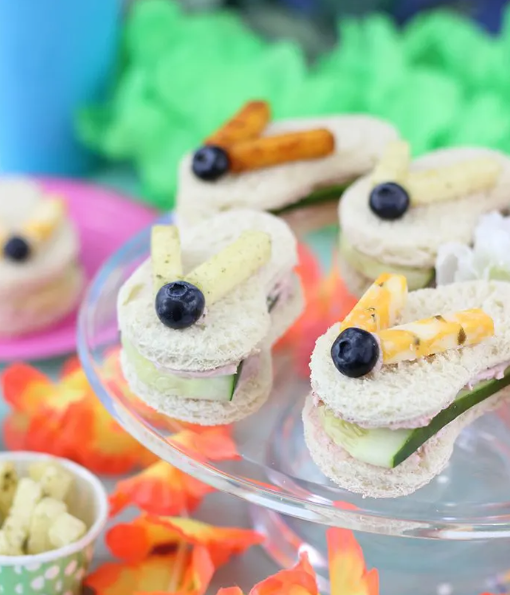 adorable little sandwiches designed to look like flip flops
