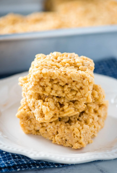 SOFT AND CHEWY PEANUT BUTTER RICE KRISPIE TREATS EASY TREAT FOR KIDS