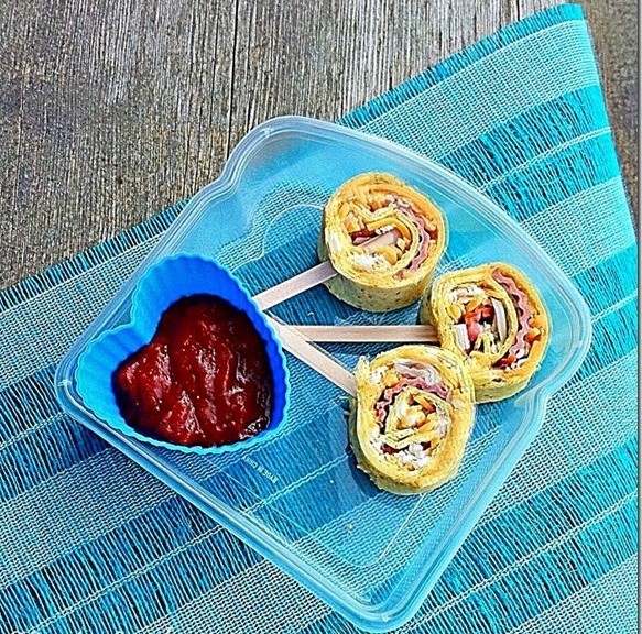 quick and easy to make Pizza Pinwheel Lollipop snacks for kids