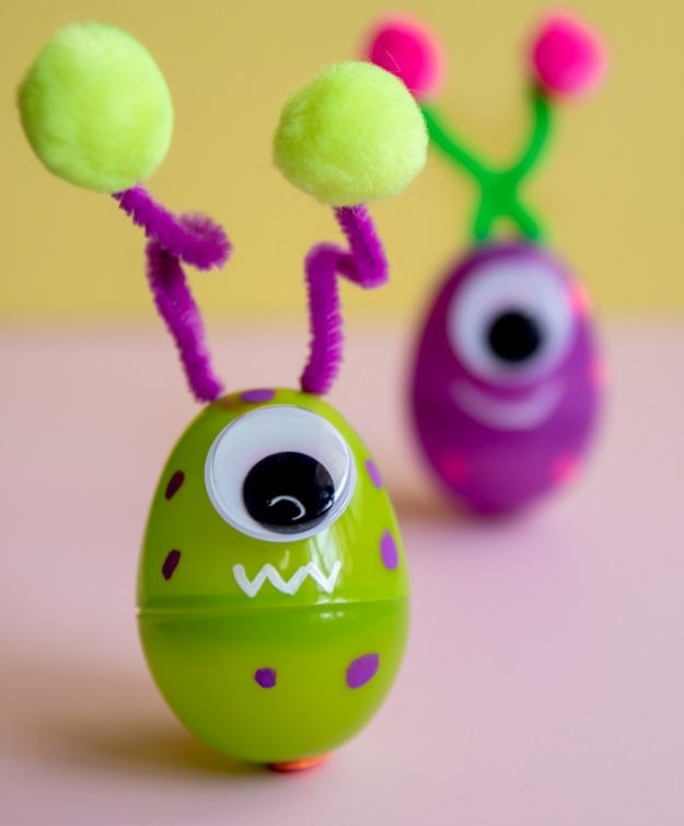  Plastic Egg Alien with googly eye