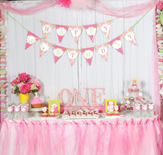 A cupcake themed 1st birthday party