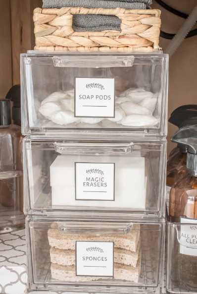 PRETTY ORGANIZATION UNDER THE KITCHEN SINK