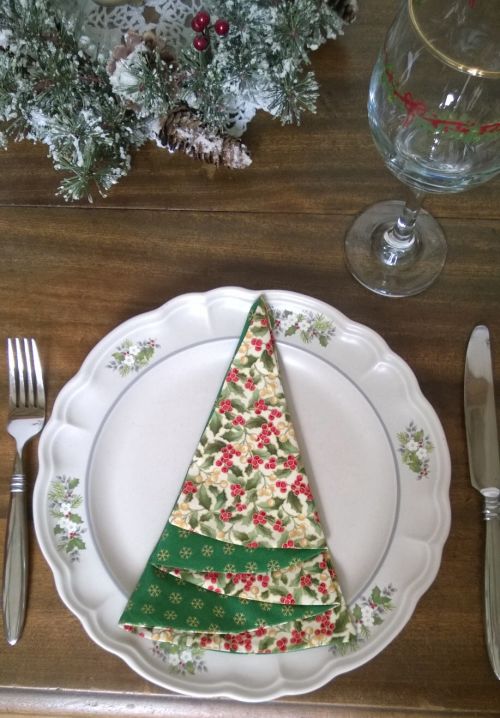 A pretty Christmas Tree Napkins for your Holiday table