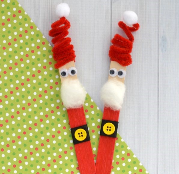 Craft Stick Santa Ornament with Spiral Santa pipe cleaner Hat 