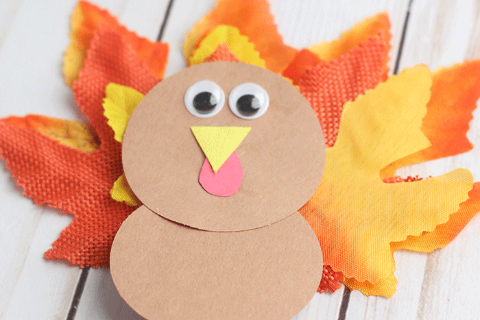 Easy Leaf Turkey Fall craft for kids