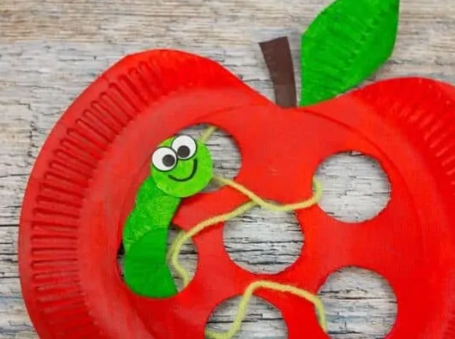 paper plate apple lacing craft 
