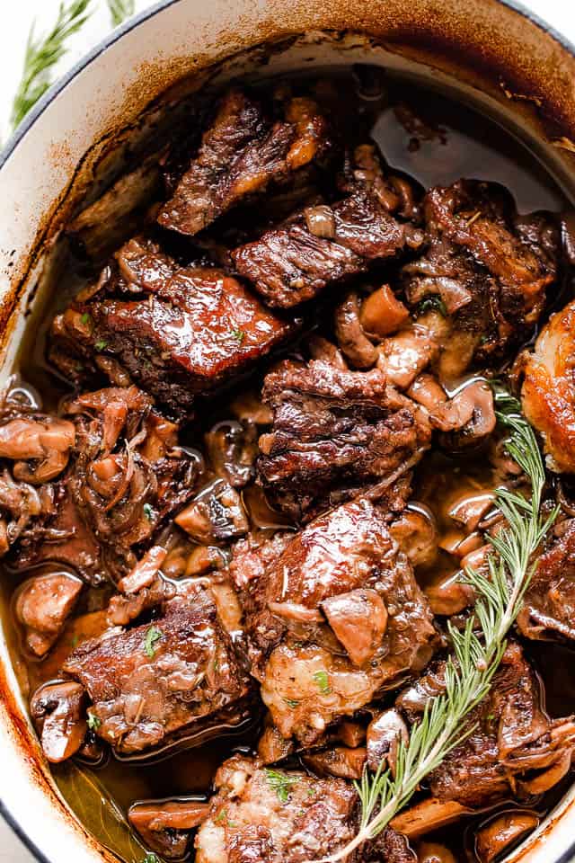  Slow Cooker Red Wine Braised Short Ribs for Fall dinner