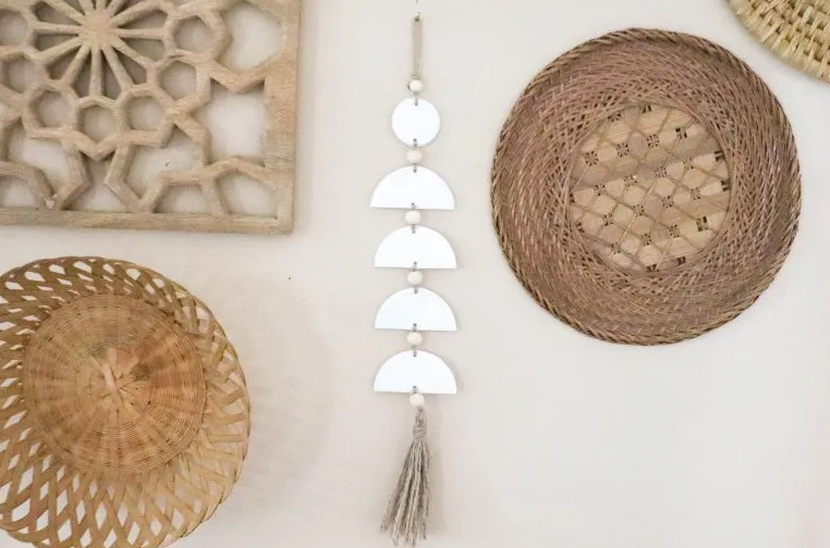 Simple and lovely DIY boho clay wall hanging