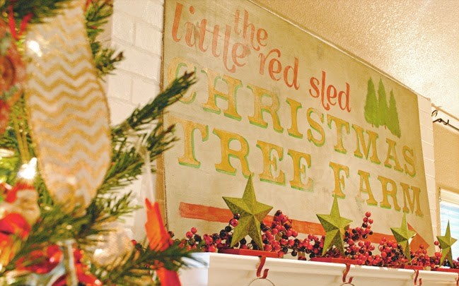 DIY Vintage Christmas Sign a fun addition to our holiday decor