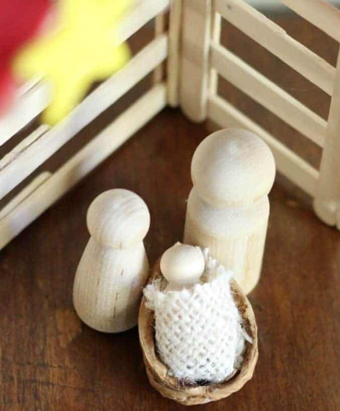 Minimalist Christmas wooden nativity scene peg doll craft for kids and adults