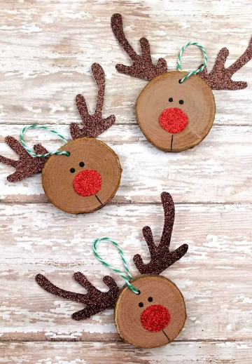 Wood Slice Rudolph Ornaments that has a rustic charm