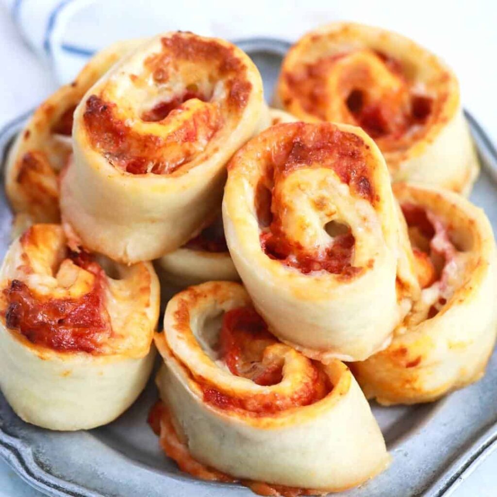 Low carb pizza rolls