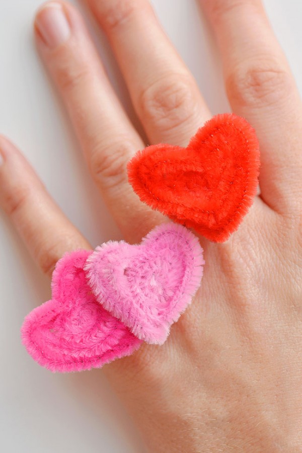  cute heart rings made with pipe cleaners perfect for Valentine’s Day